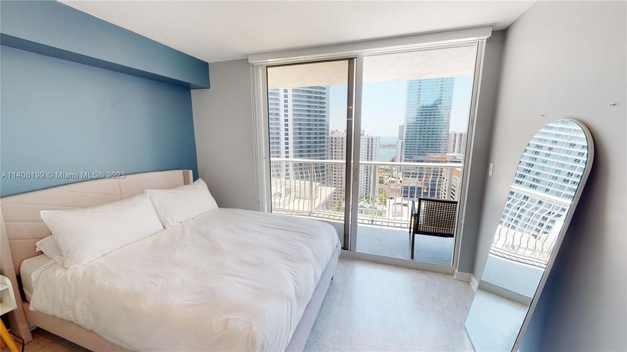 Recently Rented: $3,200 (1 beds, 1 baths, 825 Square Feet)