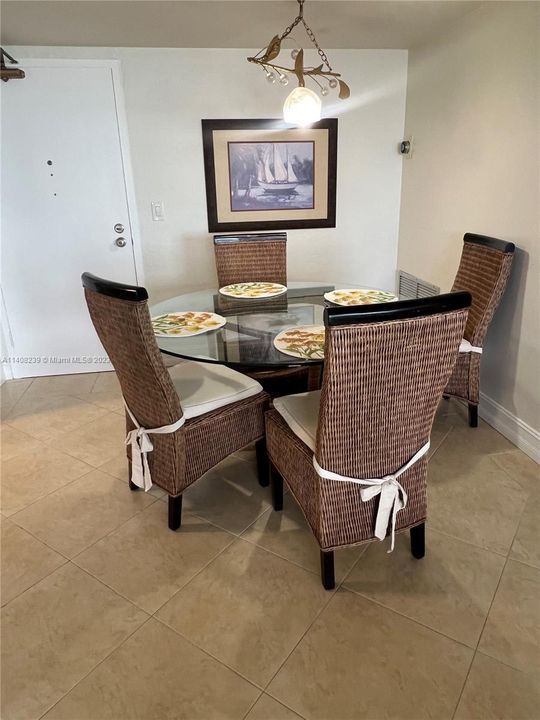 最近租的: $3,950 (2 贝兹, 2 浴室, 1024 平方英尺)