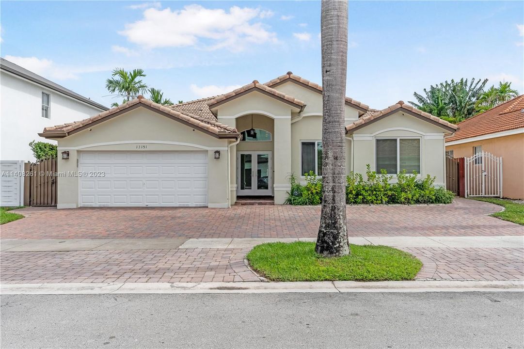 Recently Sold: $895,000 (4 beds, 2 baths, 2346 Square Feet)