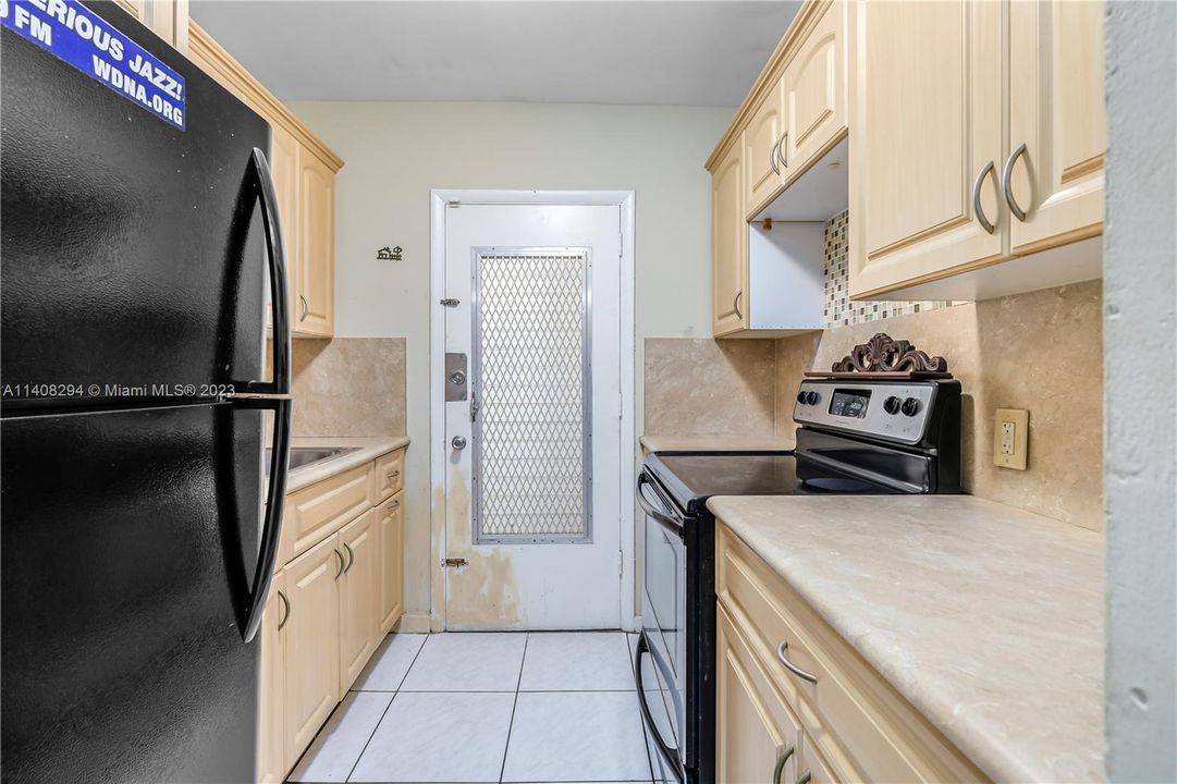 Недавно продано: $199,000 (1 спален, 1 ванн, 700 Квадратных фут)