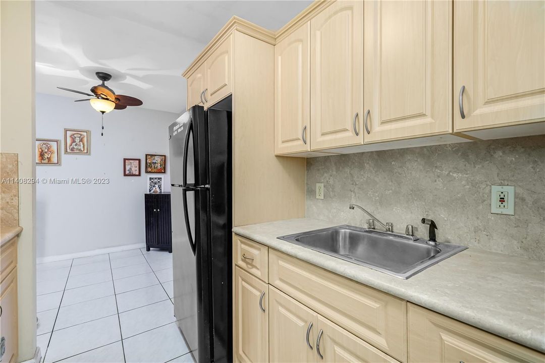 Недавно продано: $199,000 (1 спален, 1 ванн, 700 Квадратных фут)