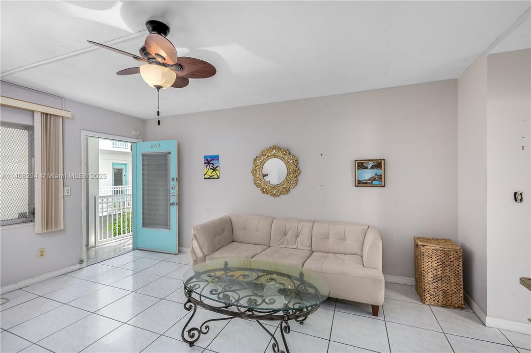 Недавно продано: $199,000 (1 спален, 1 ванн, 700 Квадратных фут)