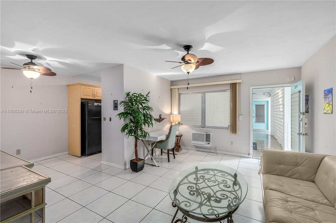 Недавно продано: $199,000 (1 спален, 1 ванн, 700 Квадратных фут)