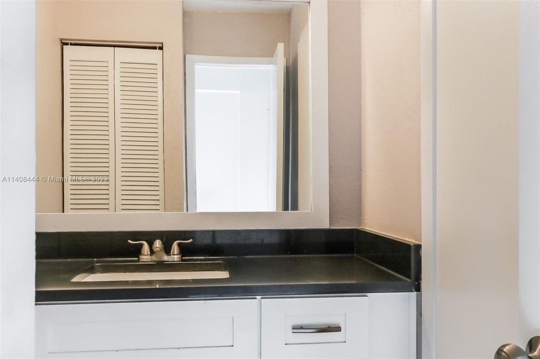 Recientemente alquilado: $2,645 (3 camas, 2 baños, 1444 Pies cuadrados)