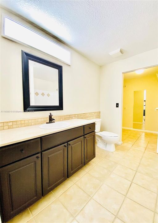 Recently Rented: $2,300 (1 beds, 1 baths, 849 Square Feet)