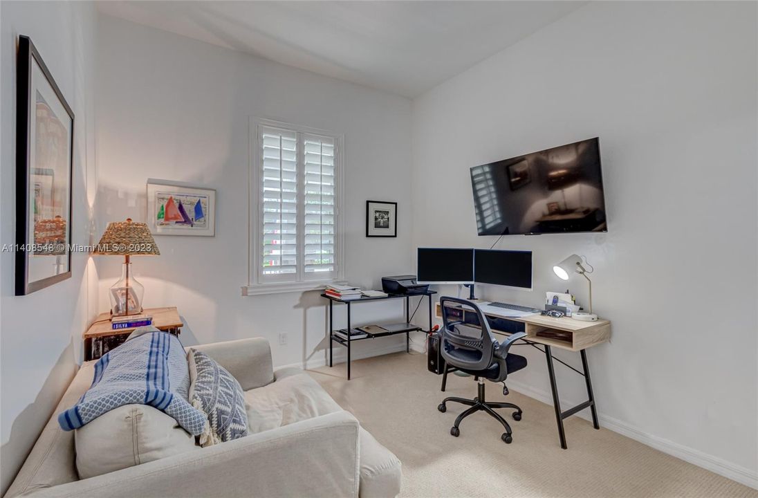 Recently Sold: $1,079,000 (3 beds, 2 baths, 1872 Square Feet)