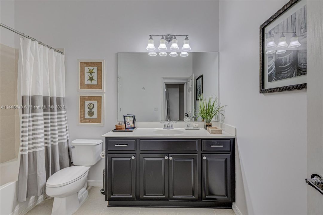 Recently Sold: $1,079,000 (3 beds, 2 baths, 1872 Square Feet)