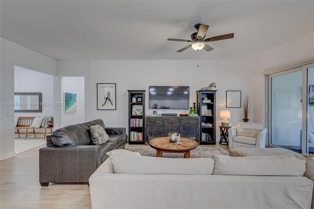 Recently Sold: $1,079,000 (3 beds, 2 baths, 1872 Square Feet)