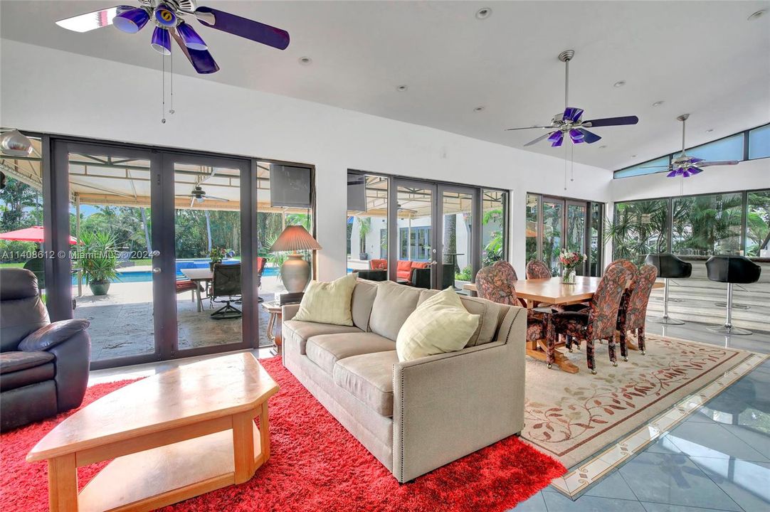 For Sale: $2,750,000 (5 beds, 4 baths, 5274 Square Feet)