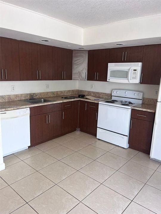 Recently Rented: $2,500 (3 beds, 2 baths, 1040 Square Feet)