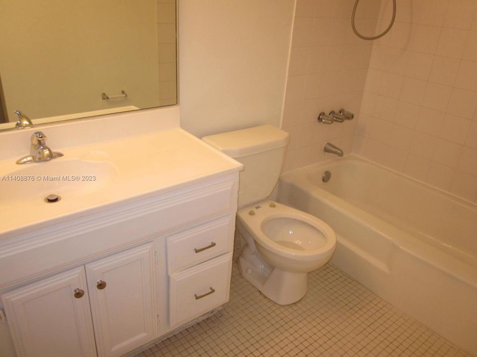 Недавно арендовано: $2,200 (2 спален, 2 ванн, 955 Квадратных фут)