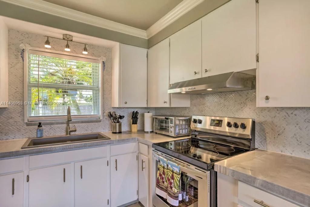 Recently Sold: $765,000 (3 beds, 2 baths, 0 Square Feet)