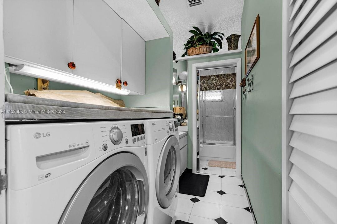 Recently Sold: $1,689,000 (3 beds, 2 baths, 1800 Square Feet)