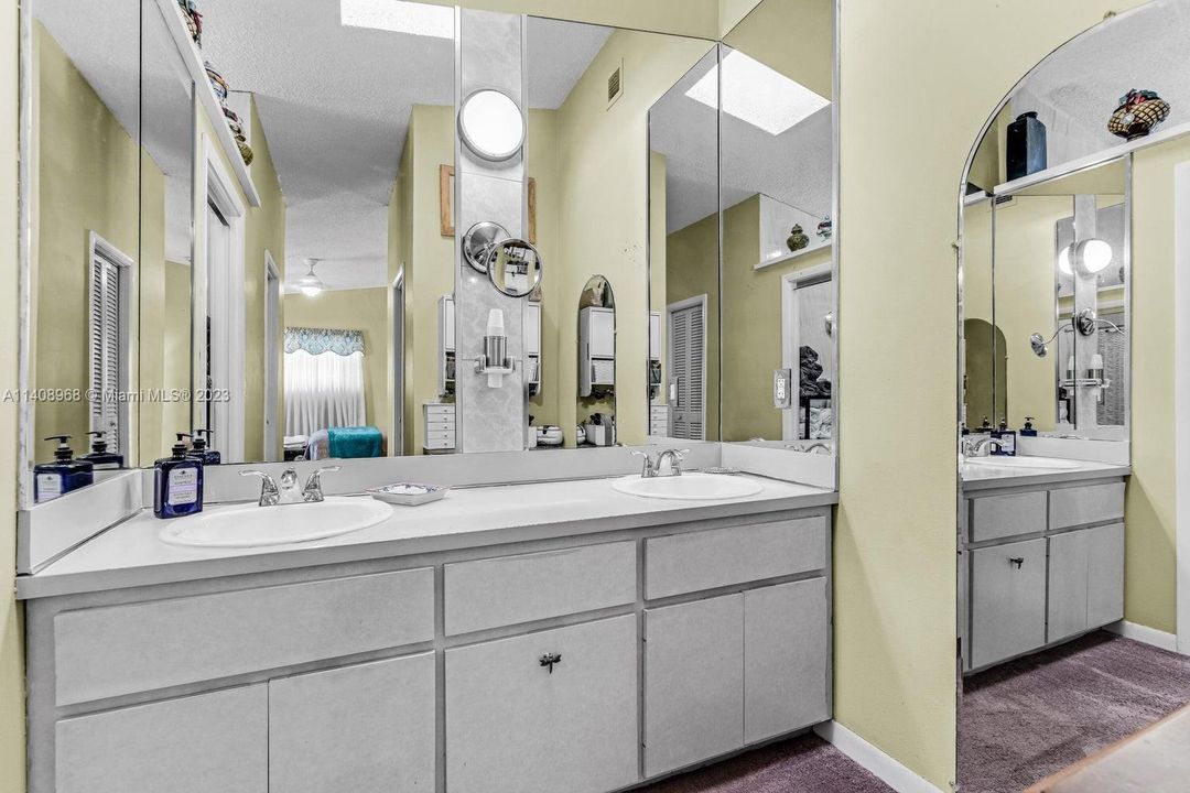 Recently Sold: $1,689,000 (3 beds, 2 baths, 1800 Square Feet)