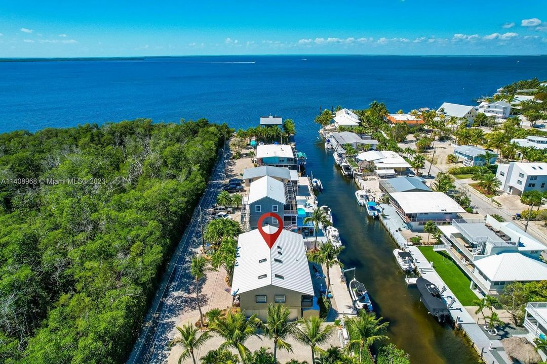 Recently Sold: $1,689,000 (3 beds, 2 baths, 1800 Square Feet)