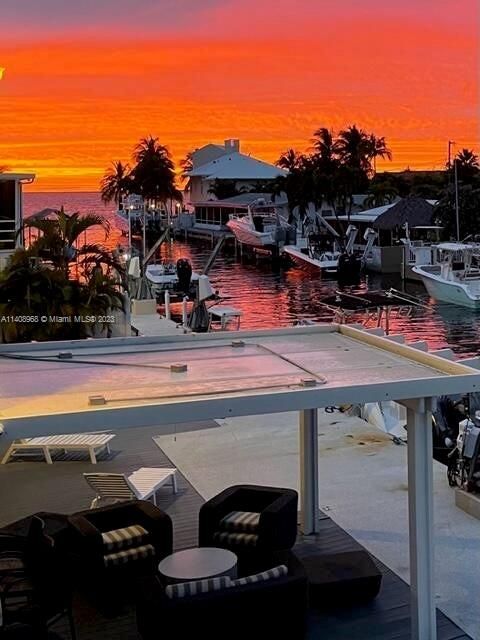 Recently Sold: $1,689,000 (3 beds, 2 baths, 1800 Square Feet)