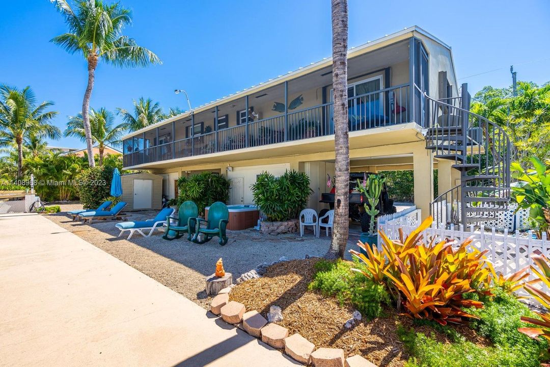 Recently Sold: $1,689,000 (3 beds, 2 baths, 1800 Square Feet)