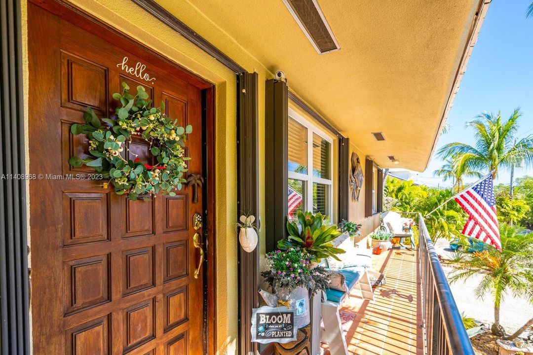 Recently Sold: $1,689,000 (3 beds, 2 baths, 1800 Square Feet)