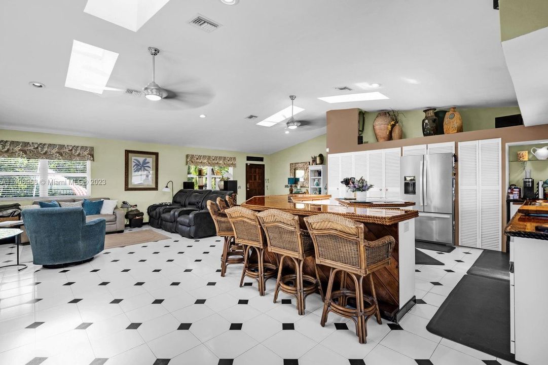 Recently Sold: $1,689,000 (3 beds, 2 baths, 1800 Square Feet)