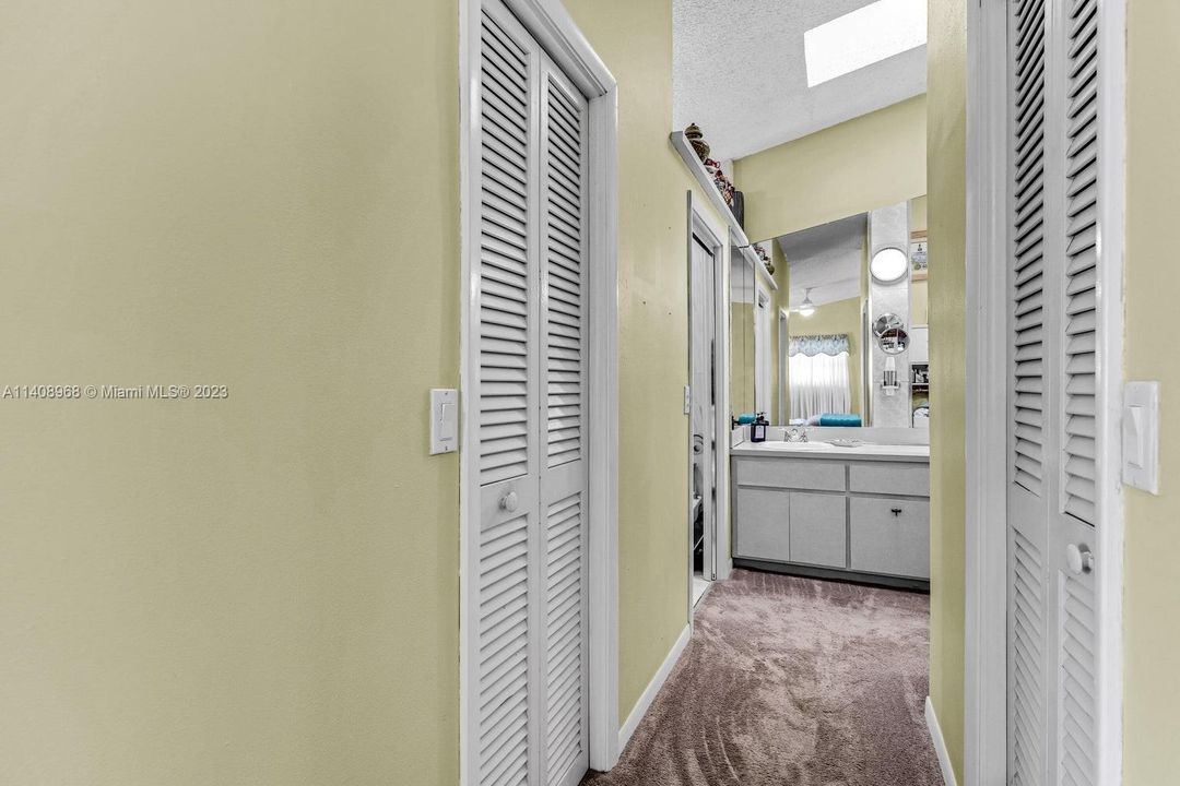 Recently Sold: $1,689,000 (3 beds, 2 baths, 1800 Square Feet)