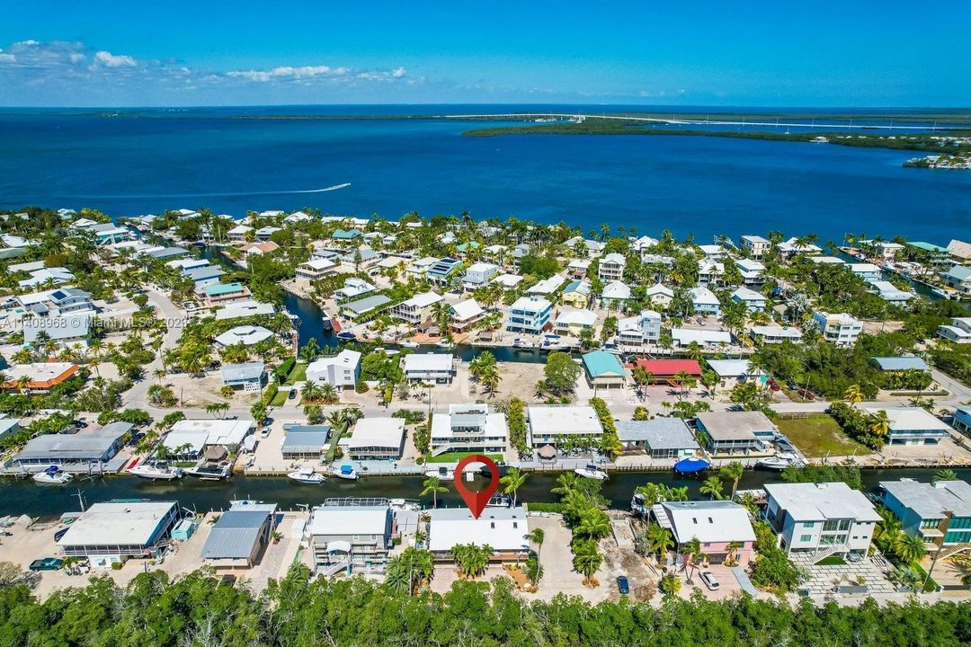 Recently Sold: $1,689,000 (3 beds, 2 baths, 1800 Square Feet)