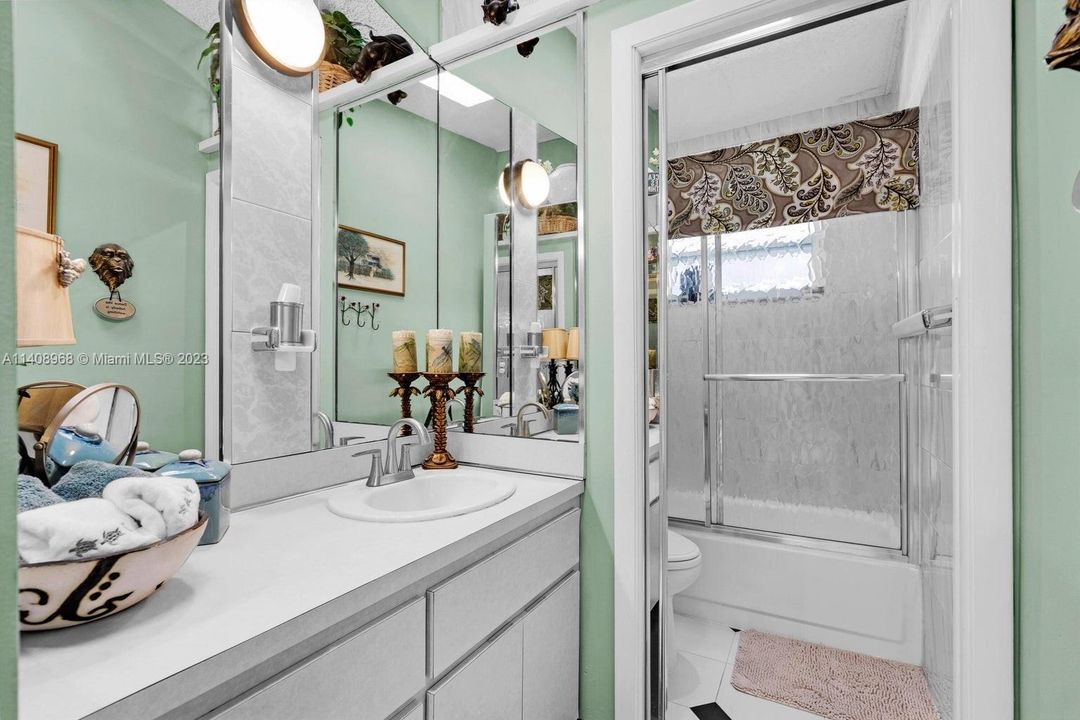 Recently Sold: $1,689,000 (3 beds, 2 baths, 1800 Square Feet)