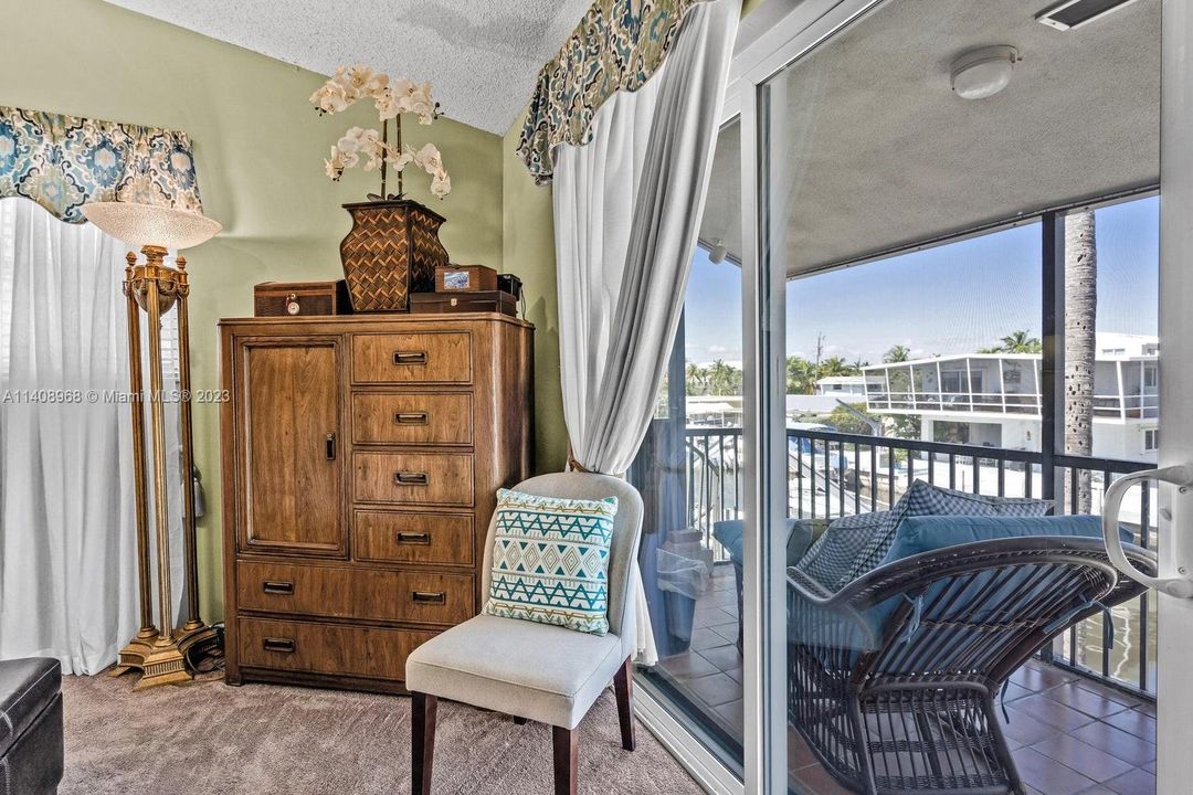 Recently Sold: $1,689,000 (3 beds, 2 baths, 1800 Square Feet)