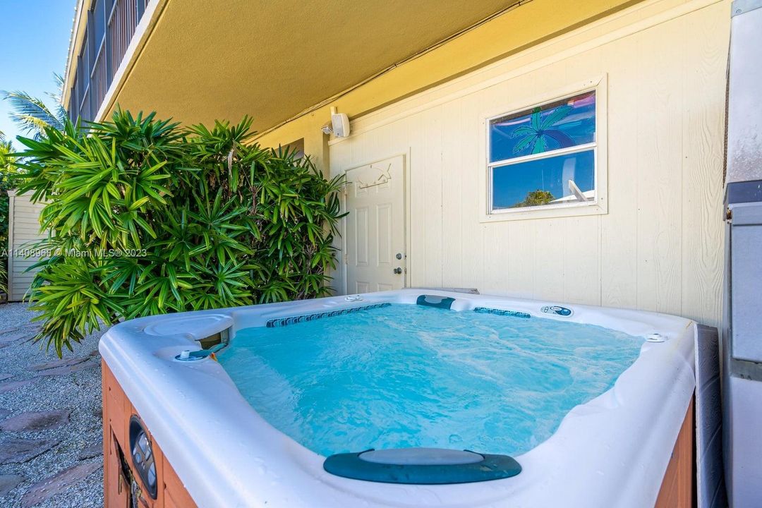 Recently Sold: $1,689,000 (3 beds, 2 baths, 1800 Square Feet)