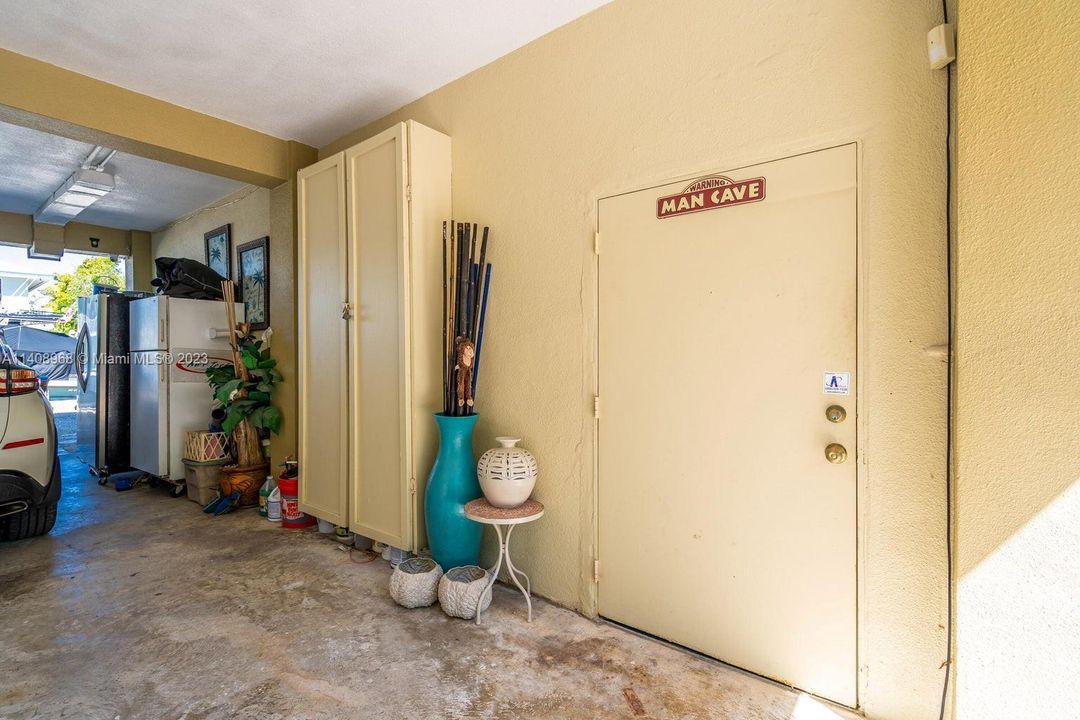 Recently Sold: $1,689,000 (3 beds, 2 baths, 1800 Square Feet)