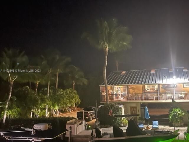 Recently Sold: $1,689,000 (3 beds, 2 baths, 1800 Square Feet)