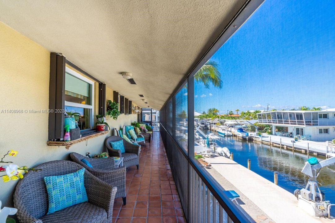 Recently Sold: $1,689,000 (3 beds, 2 baths, 1800 Square Feet)