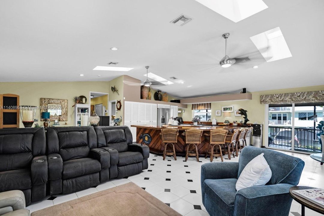 Recently Sold: $1,689,000 (3 beds, 2 baths, 1800 Square Feet)