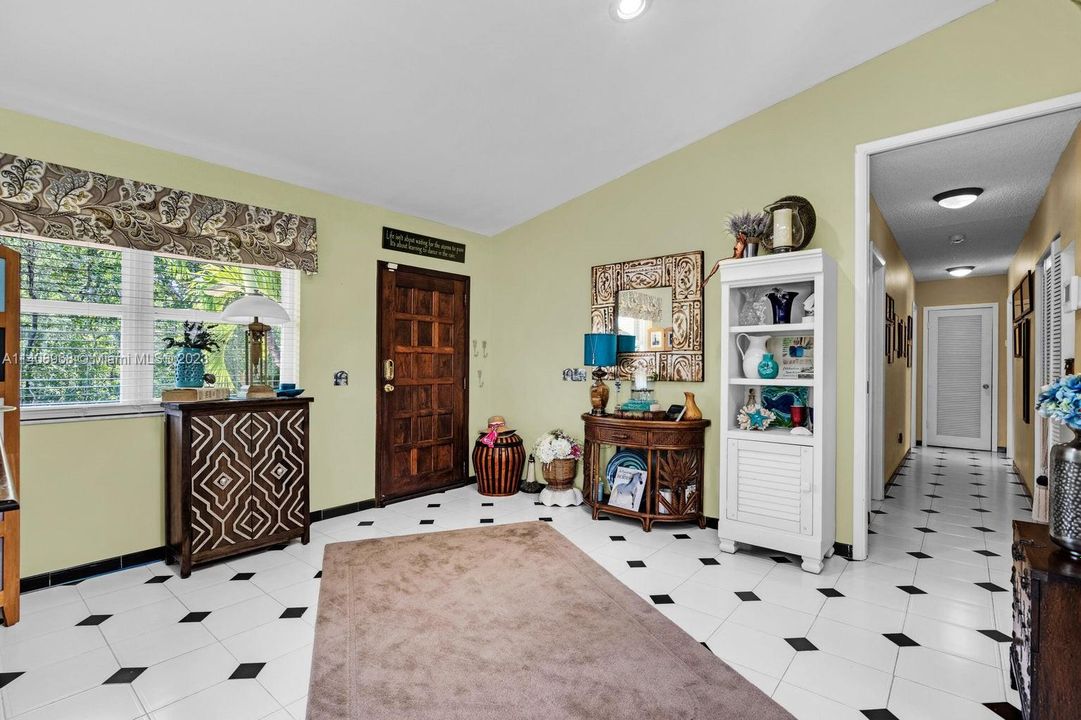 Recently Sold: $1,689,000 (3 beds, 2 baths, 1800 Square Feet)