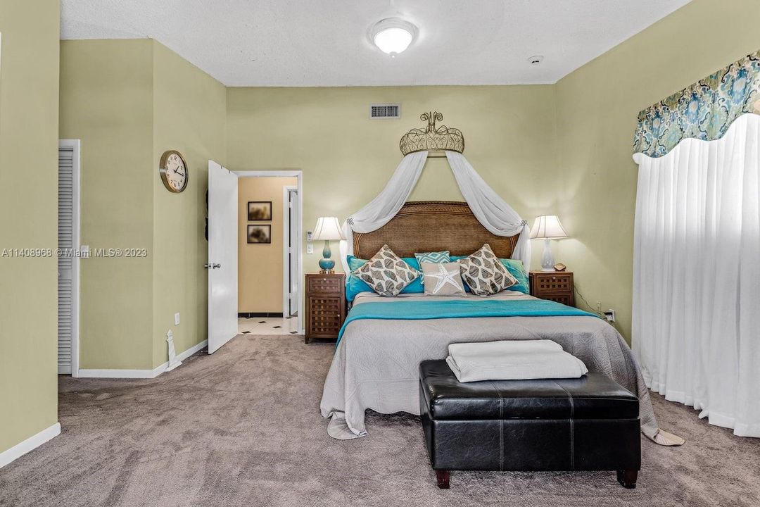 Recently Sold: $1,689,000 (3 beds, 2 baths, 1800 Square Feet)