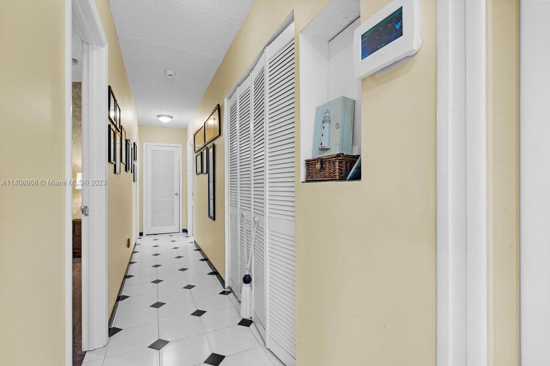 Recently Sold: $1,689,000 (3 beds, 2 baths, 1800 Square Feet)