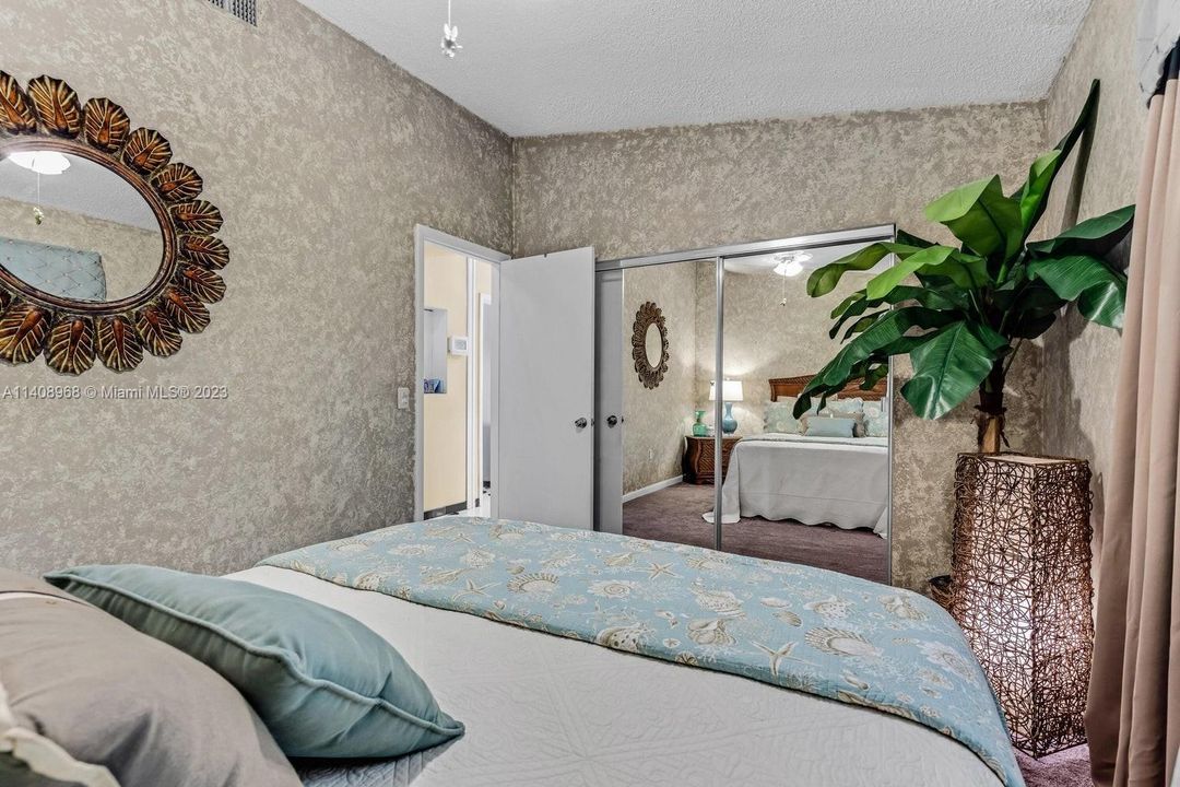 Recently Sold: $1,689,000 (3 beds, 2 baths, 1800 Square Feet)