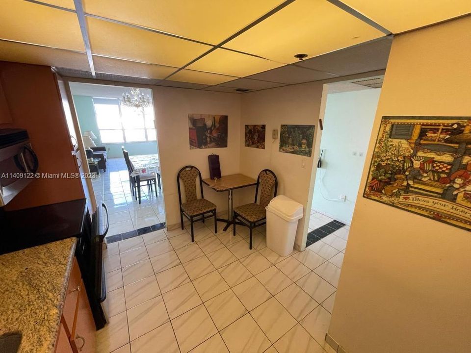 Recently Sold: $439,000 (1 beds, 1 baths, 835 Square Feet)