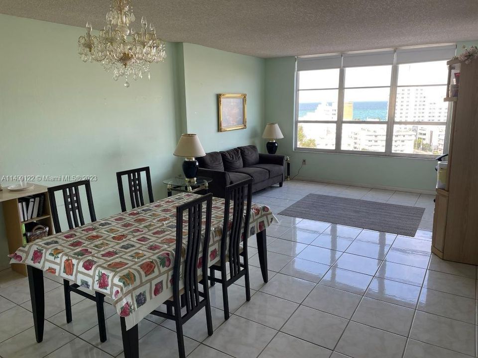 Recently Sold: $439,000 (1 beds, 1 baths, 835 Square Feet)