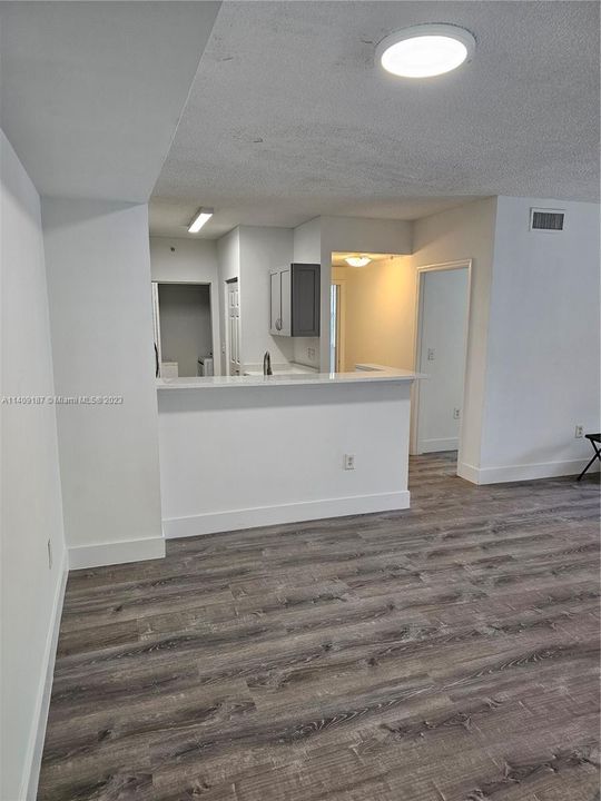 Recently Sold: $325,000 (3 beds, 2 baths, 1192 Square Feet)