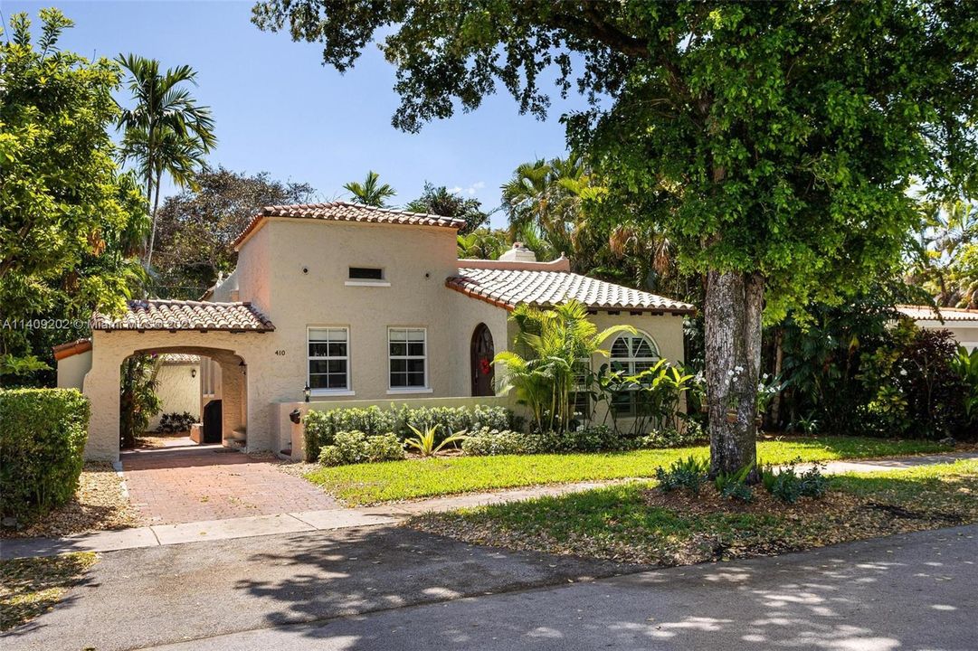 Recently Sold: $1,195,000 (3 beds, 3 baths, 1530 Square Feet)