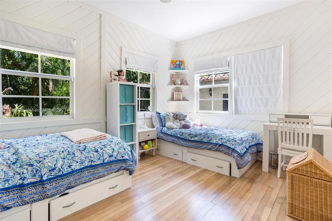 Recently Sold: $1,195,000 (3 beds, 3 baths, 1530 Square Feet)