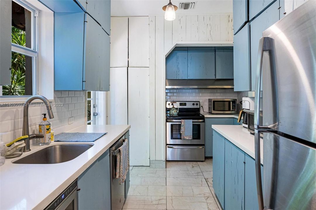 Recently Sold: $1,195,000 (3 beds, 3 baths, 1530 Square Feet)