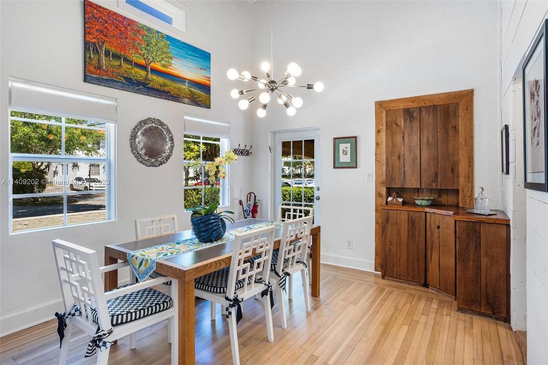 Recently Sold: $1,195,000 (3 beds, 3 baths, 1530 Square Feet)