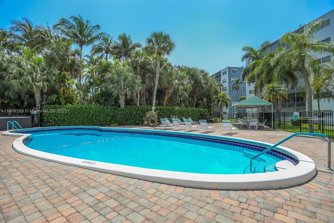 Recently Sold: $190,000 (1 beds, 1 baths, 785 Square Feet)