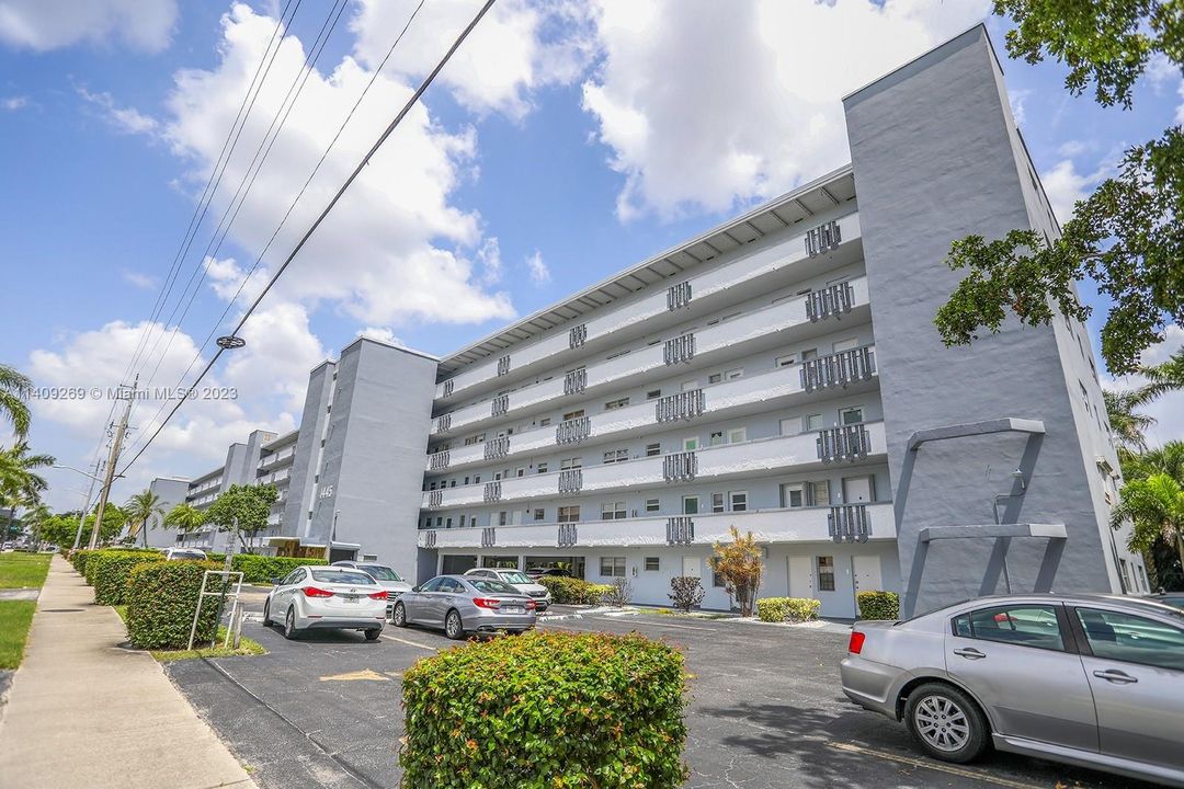 Recently Sold: $190,000 (1 beds, 1 baths, 785 Square Feet)