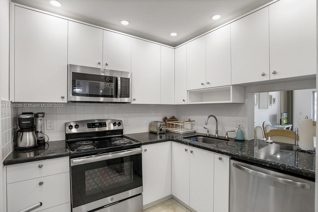 Recently Sold: $190,000 (1 beds, 1 baths, 785 Square Feet)