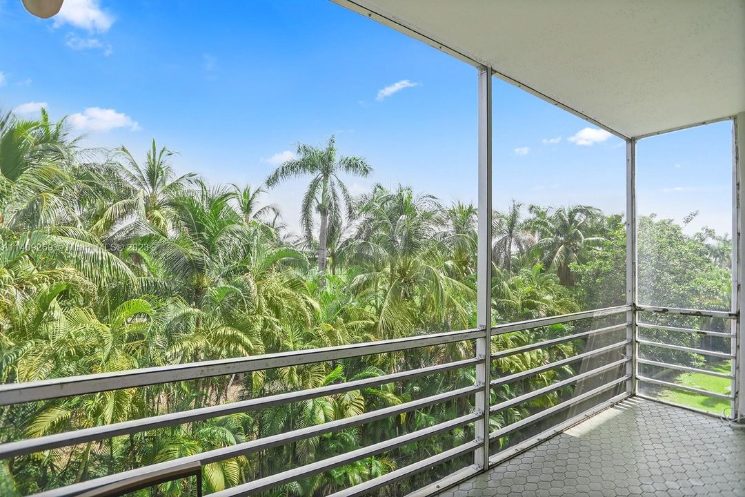 Recently Sold: $190,000 (1 beds, 1 baths, 785 Square Feet)