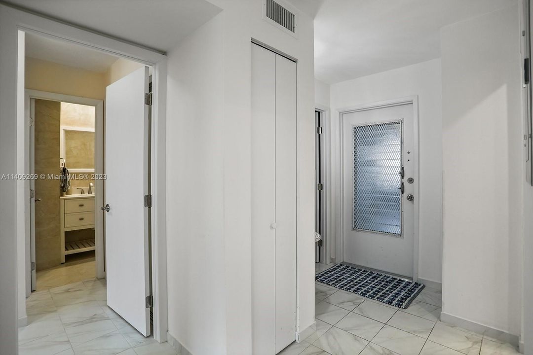 Recently Sold: $190,000 (1 beds, 1 baths, 785 Square Feet)