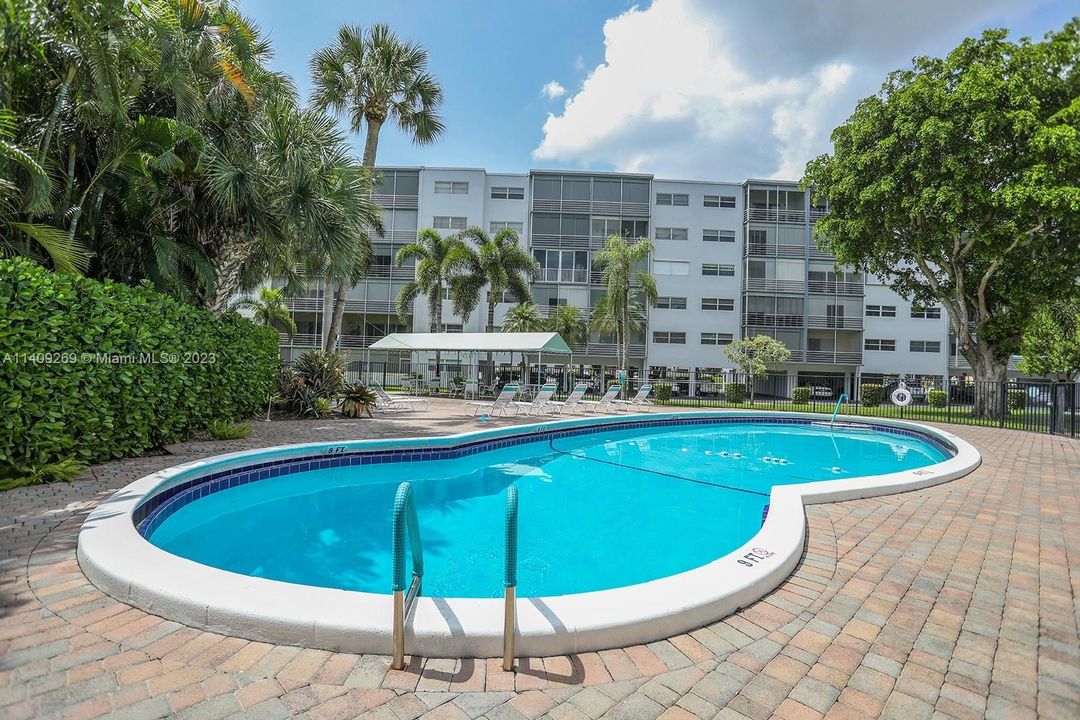 Recently Sold: $190,000 (1 beds, 1 baths, 785 Square Feet)