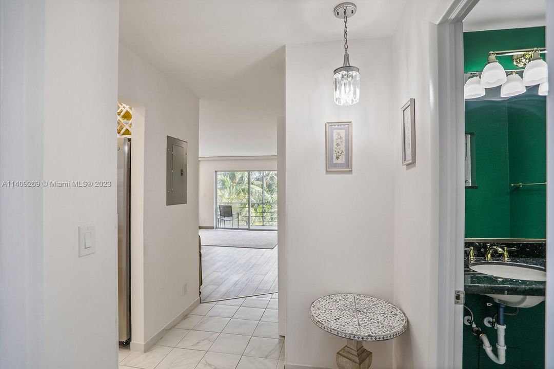 Recently Sold: $190,000 (1 beds, 1 baths, 785 Square Feet)